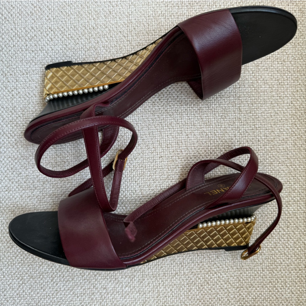 Chanel burgundy wedges with gold and pearl detail size 40 - Picture 8 of 8